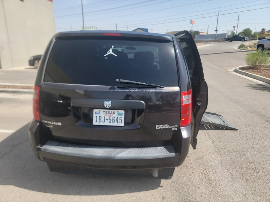 Used 2010 Dodge Grand Caravan SE - BraunAbility Side Entry Fold Out Automatic Ramp
