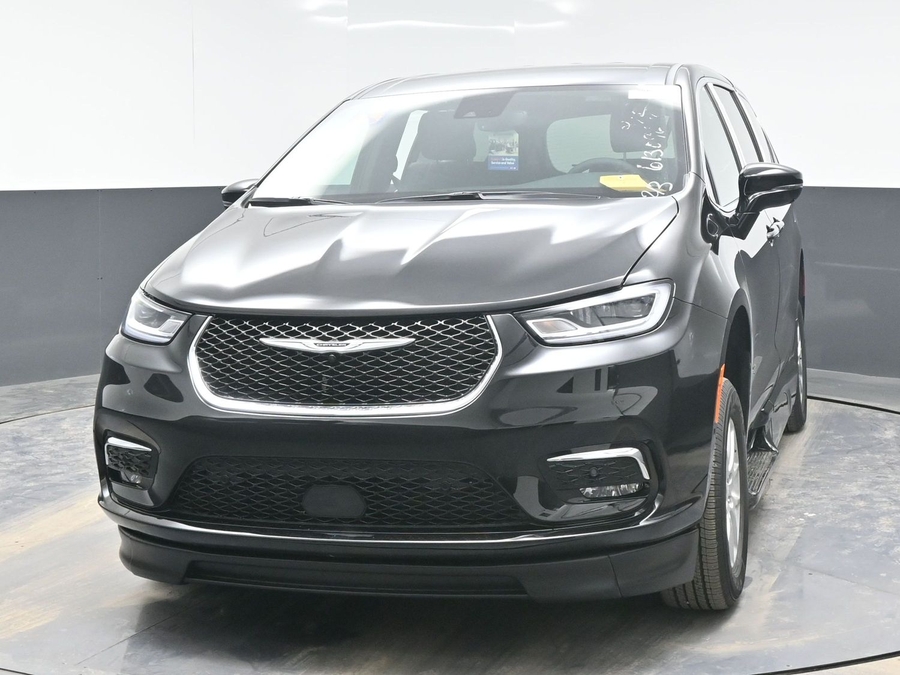 Black Chrysler Pacifica image number 24