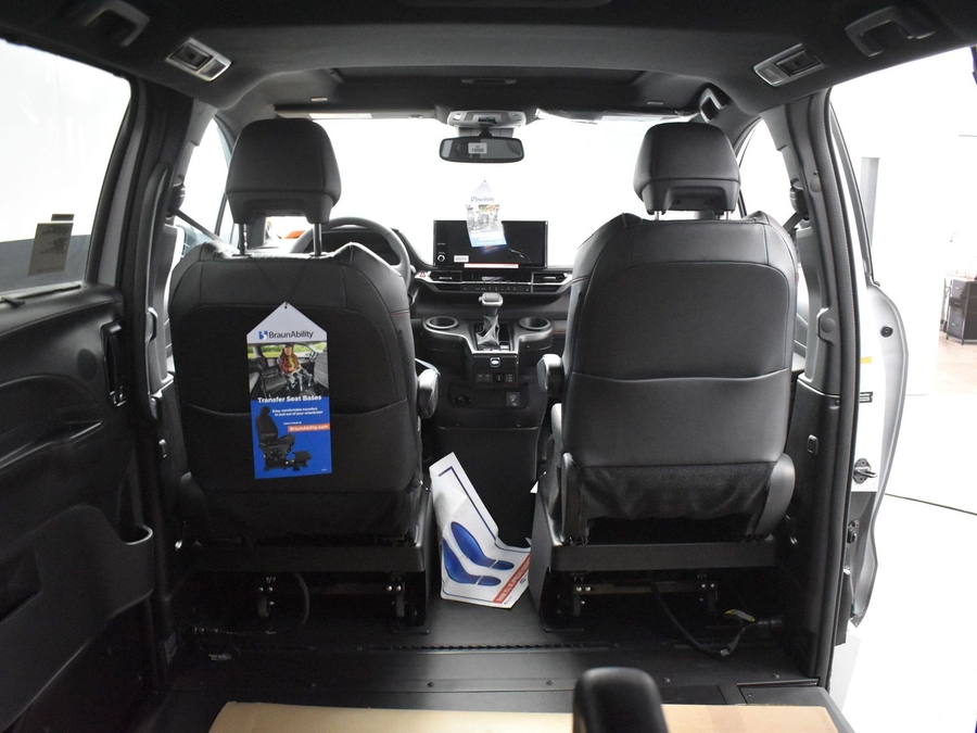 New 2025 Toyota Sienna Hybrid XSE Sport - BraunAbility Side Entry Entry In Floor Automatic Ramp