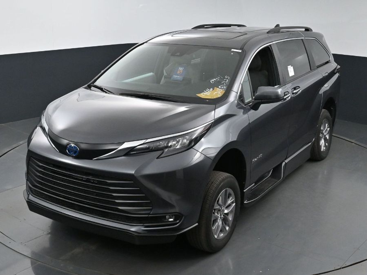 2025 TOYOTA SIENNA - Image 24