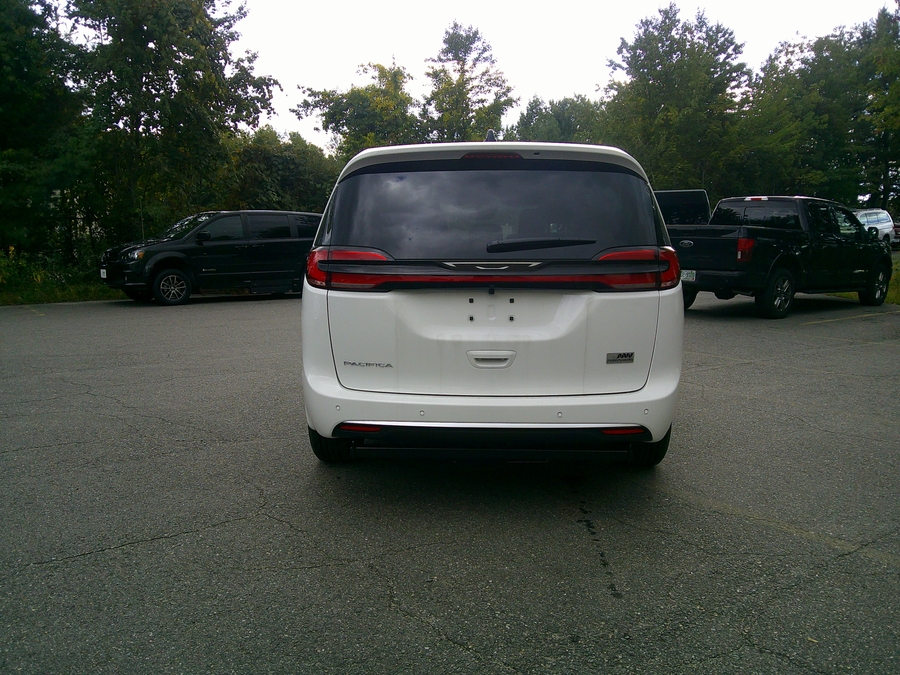 White Chrysler Pacifica image number 8