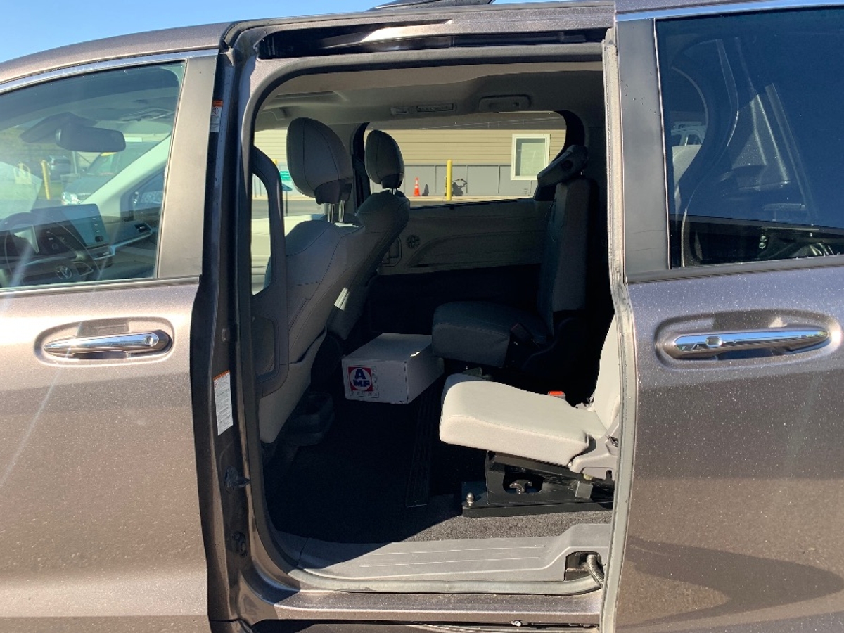 2024 TOYOTA SIENNA - Image 3