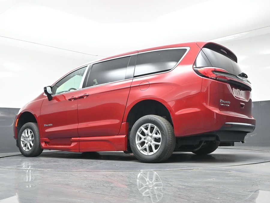 Red Chrysler Pacifica image number 17