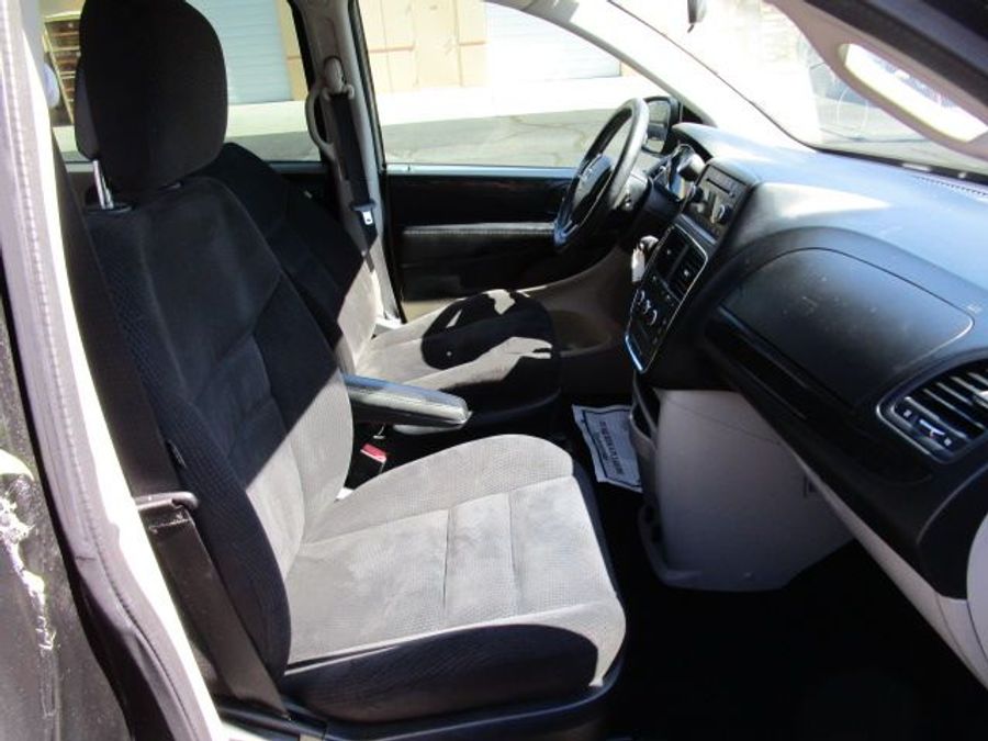 Used 2014 Dodge Grand Caravan American Value Package - Freedom Rear Entry Entry Fold Out Manual Ramp