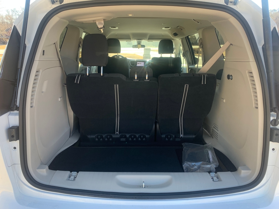 White Chrysler Pacifica image number 7