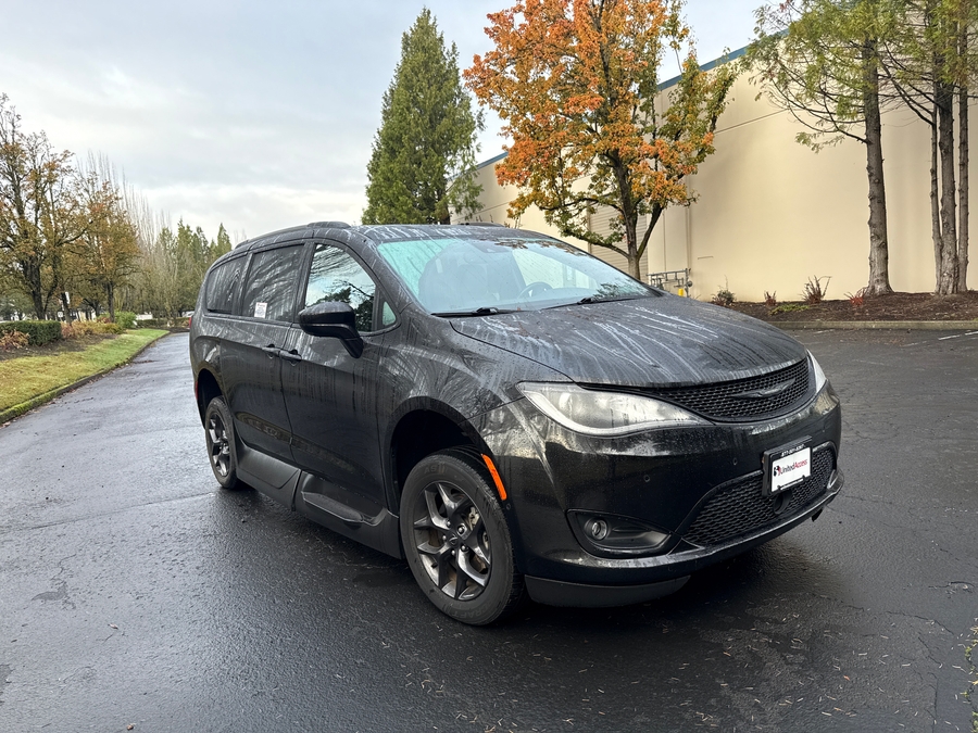 Used 2020 Chrysler Pacifica L - VMI Side Entry Entry In Floor Automatic Ramp