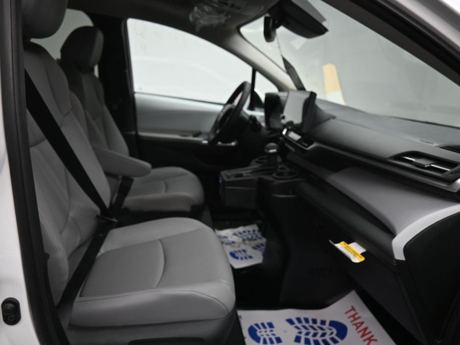 New 2026 Toyota Sienna Hybrid XLE Add - BraunAbility Side Entry Entry In Floor Automatic Ramp