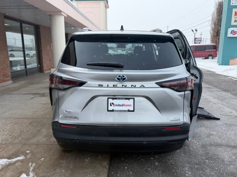 Used 2024 Toyota Sienna Hybrid XLE Plus - BraunAbility Side Entry Entry Fold Out Automatic Ramp