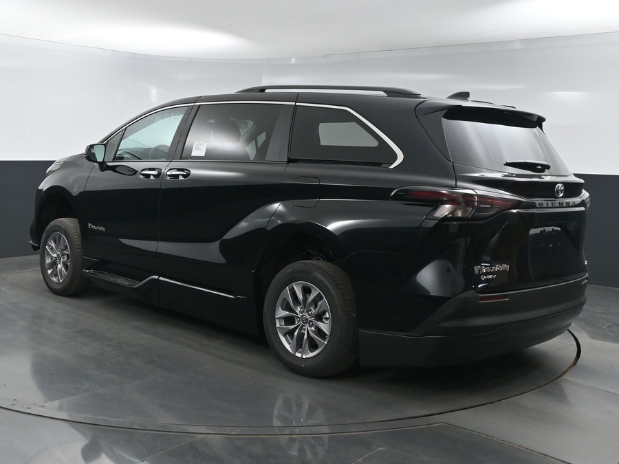 New 2025 Toyota Sienna Hybrid XLE Plus - BraunAbility Side Entry Entry Fold Out Automatic Ramp