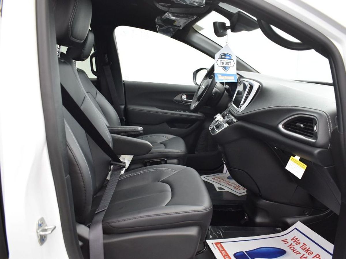 2025 CHRYSLER PACIFICA - Image 2