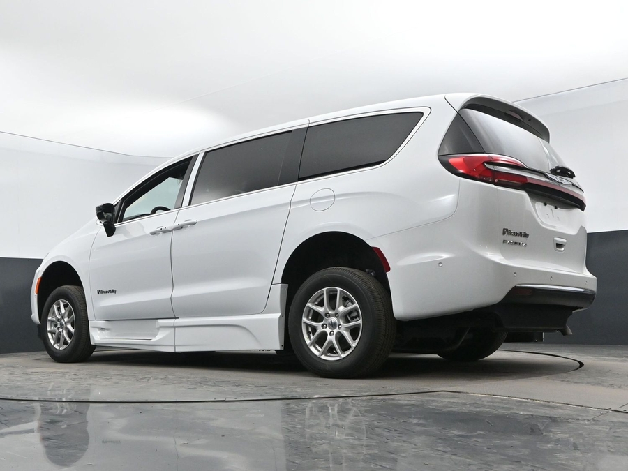 Used 2025 Chrysler Pacifica Select Safety - BraunAbility Side Entry Fold Out Automatic Ramp
