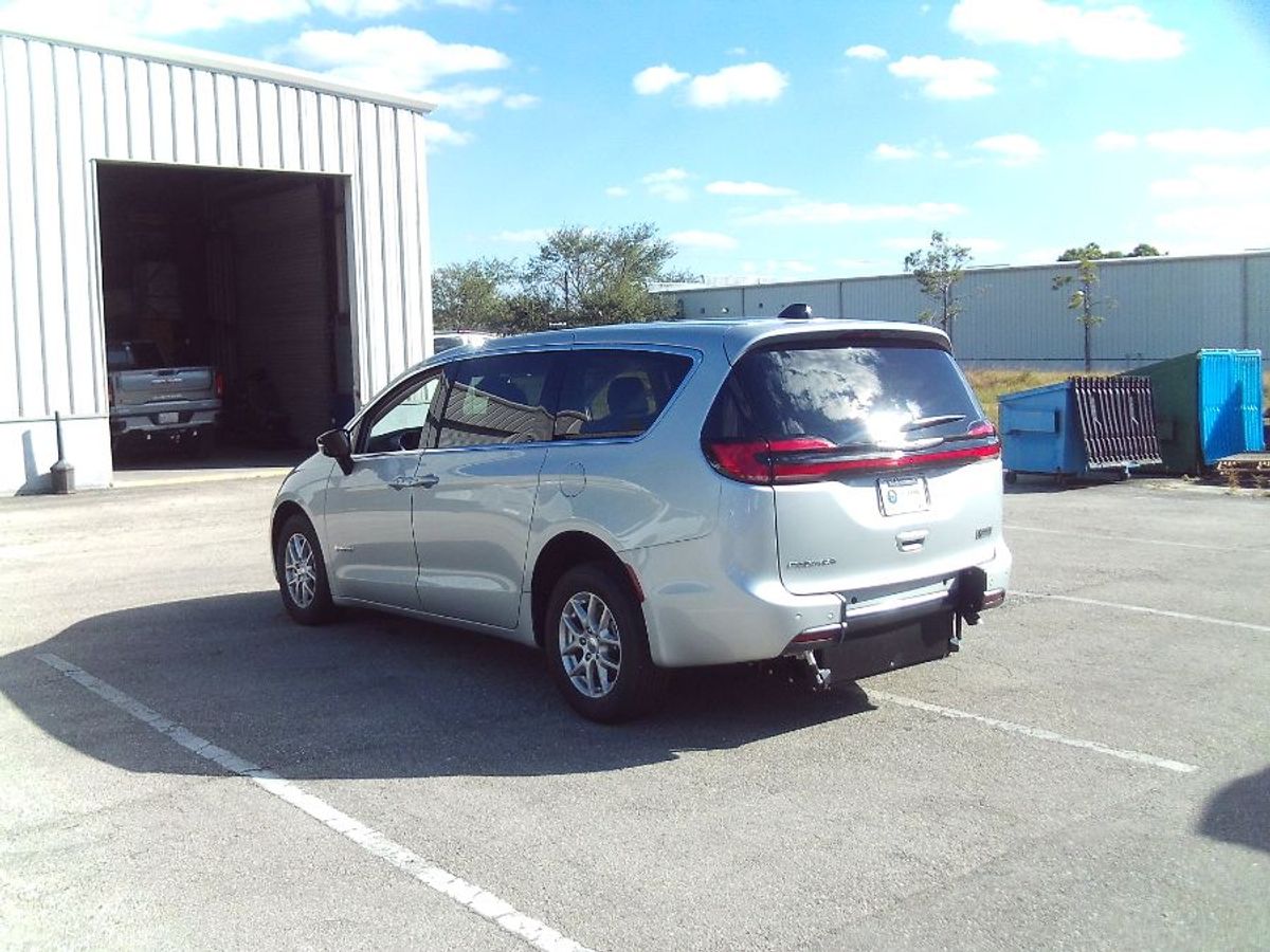 2024 CHRYSLER PACIFICA - Image 5