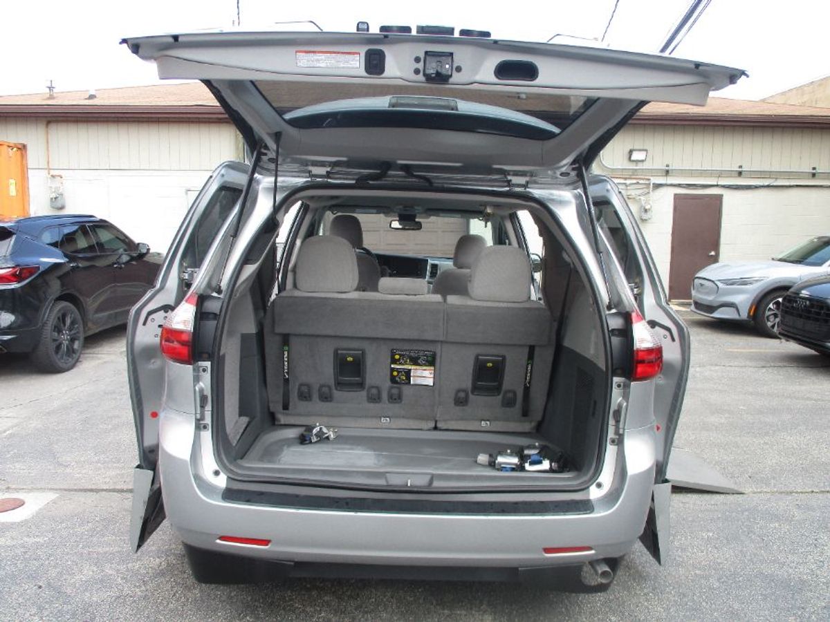 2020 TOYOTA SIENNA - Image 9