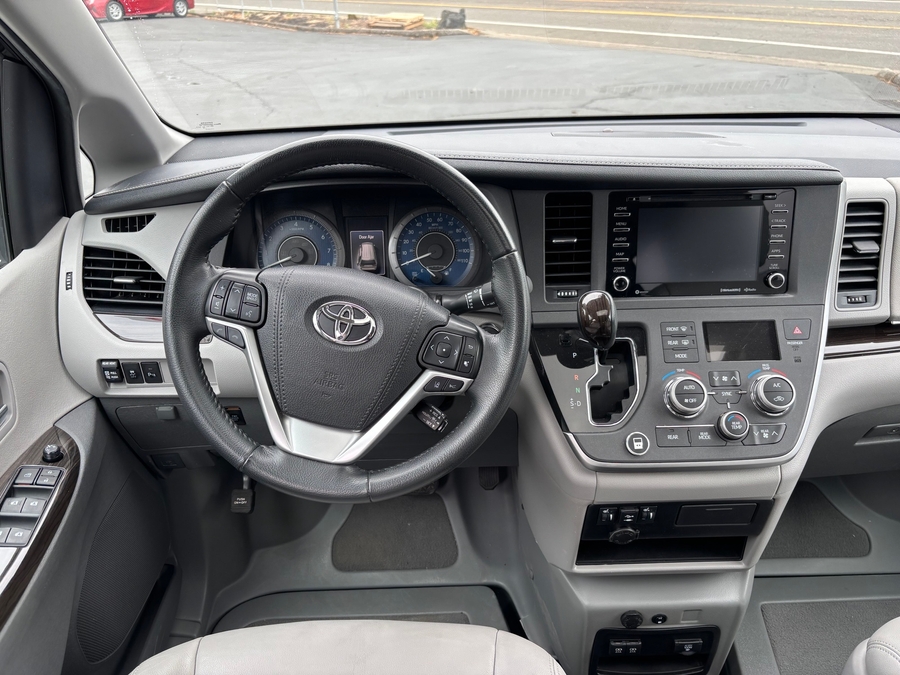 Used 2020 Toyota Sienna XLE Premium - BraunAbility Side Entry In Floor Automatic Ramp