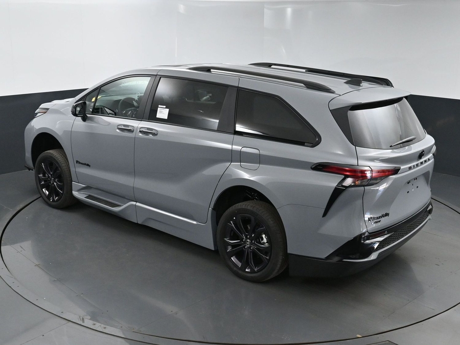 New 2025 Toyota Sienna Hybrid XSE Sport - BraunAbility Side Entry Entry Fold Out Automatic Ramp