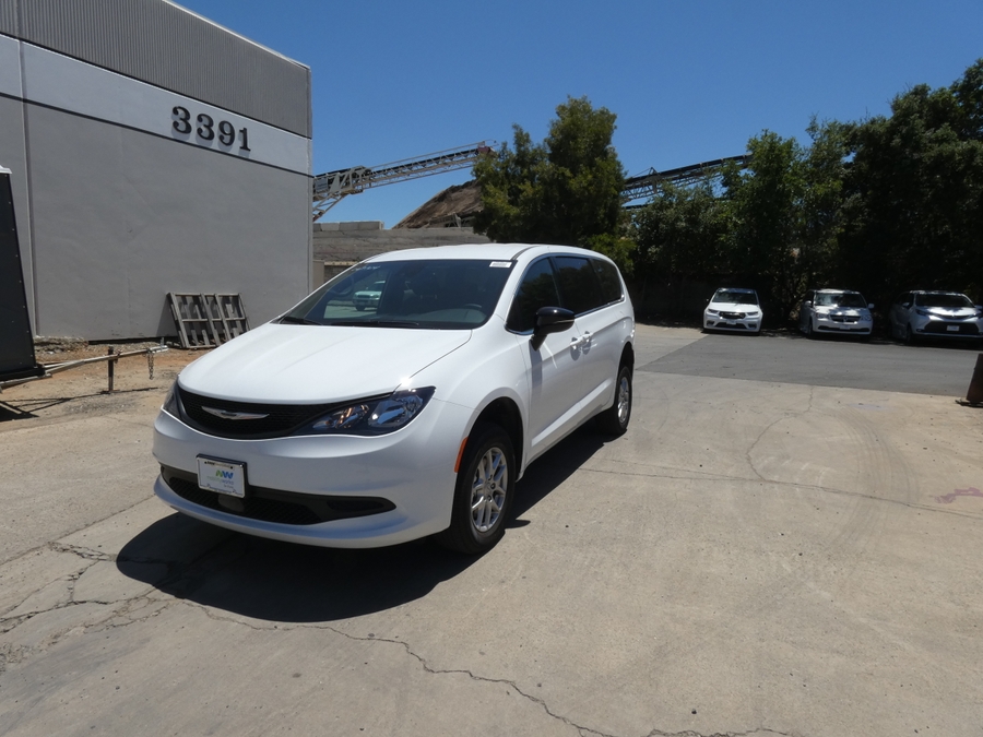 2026 Chrysler Voyager LX - Photo 11