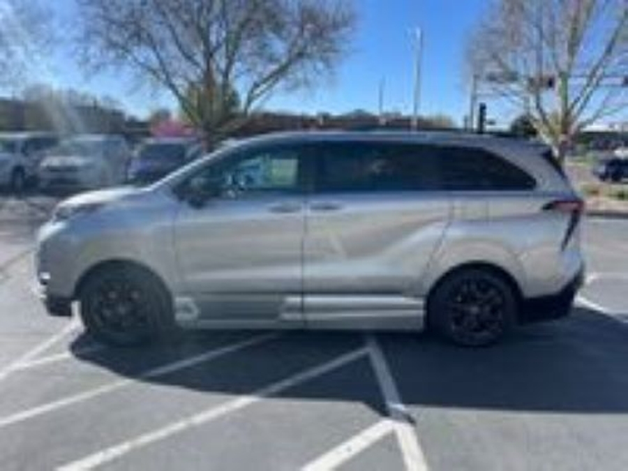 New 2025 Toyota Sienna Hybrid FWD XLE PLUS - VMI Side Entry Entry In Floor Automatic Ramp