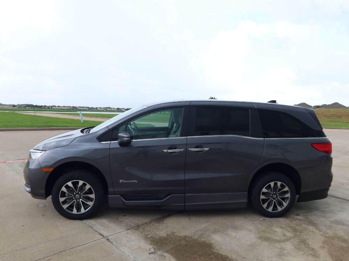Grey Honda Odyssey image number 1