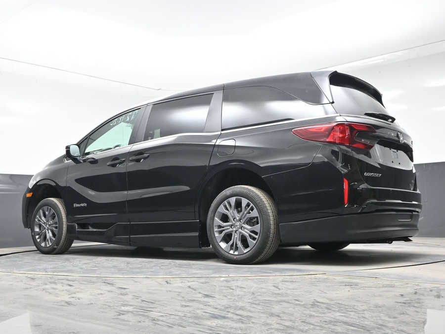 New 2026 Honda Odyssey Touring - BraunAbility Side Entry In Floor Automatic Ramp