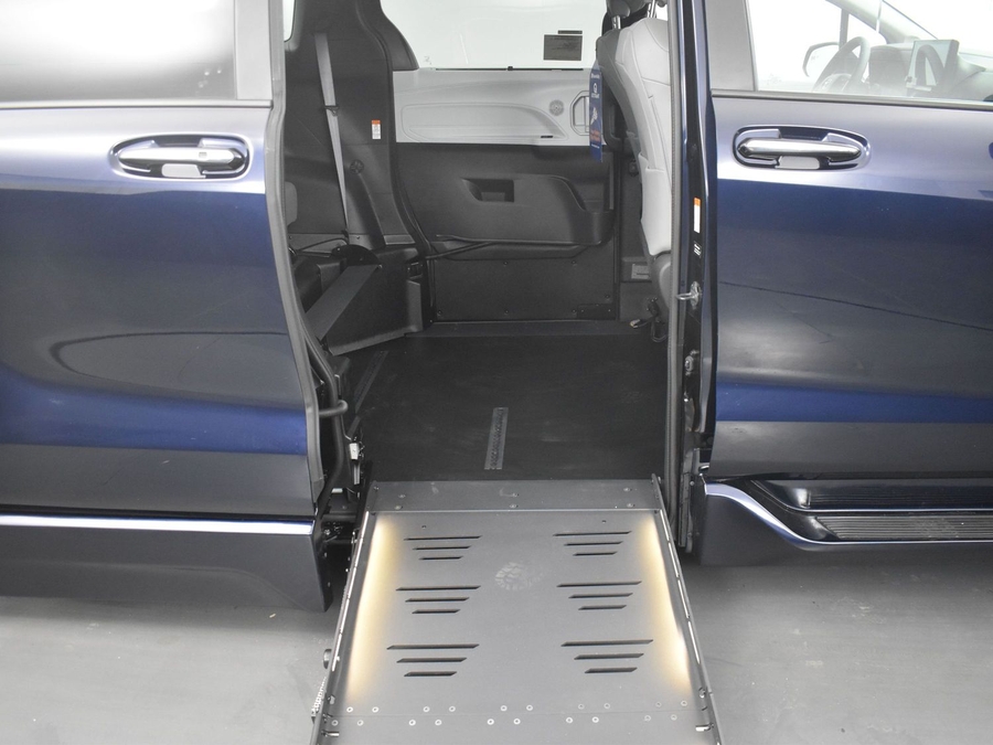 New 2025 Toyota Sienna Hybrid XLE Plus - BraunAbility Side Entry Entry Fold Out Automatic Ramp