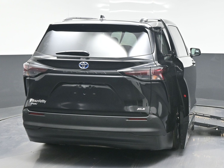 Black Toyota Sienna image number 9