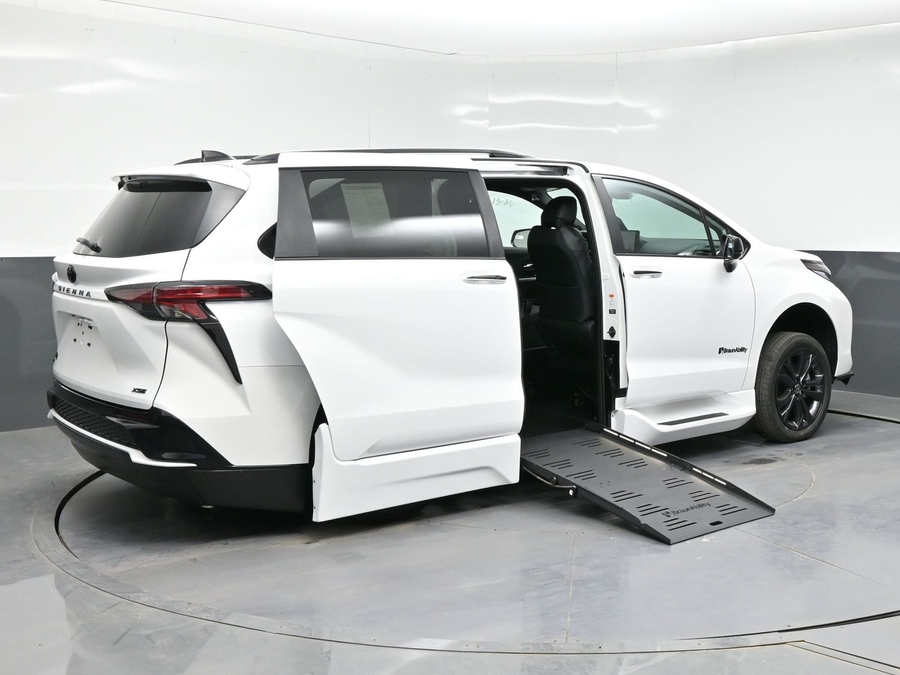 New 2026 Toyota Sienna Hybrid XSE Sport - BraunAbility Side Entry Entry Fold Out Automatic Ramp