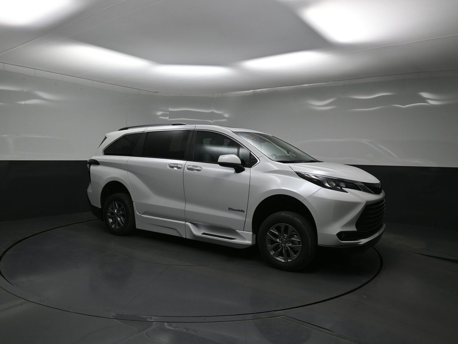 2026 Toyota Sienna XLE - Photo 20