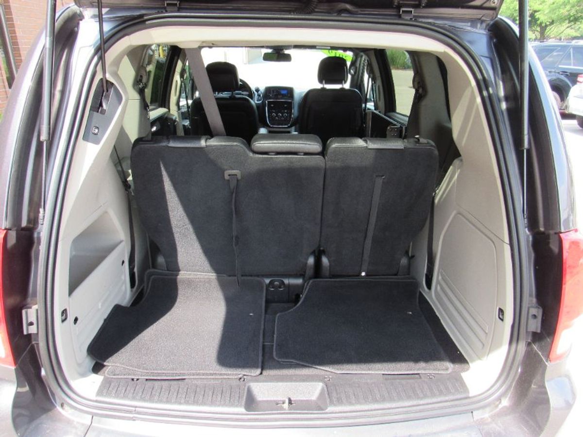 Grey Dodge Grand Caravan image number 13
