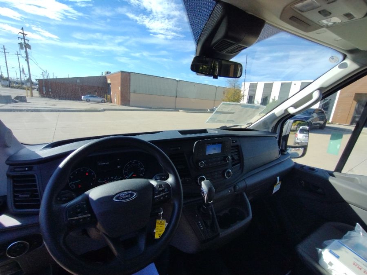 White Ford T350 image number 9