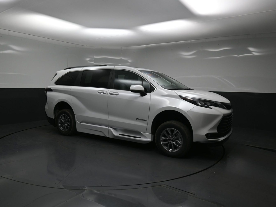 New 2026 Toyota Sienna Hybrid XLE Add - BraunAbility Side Entry In Floor Automatic Ramp