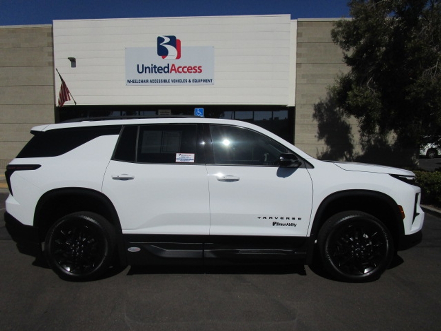 New 2026 Chevrolet Traverse 1LT Midnight - BraunAbility Side Entry In Floor Automatic Ramp