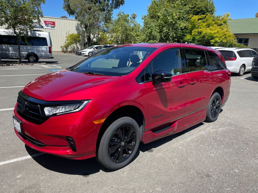 Used 2023 Honda Odyssey Sport - BraunAbility Side Entry Entry In Floor Automatic Ramp