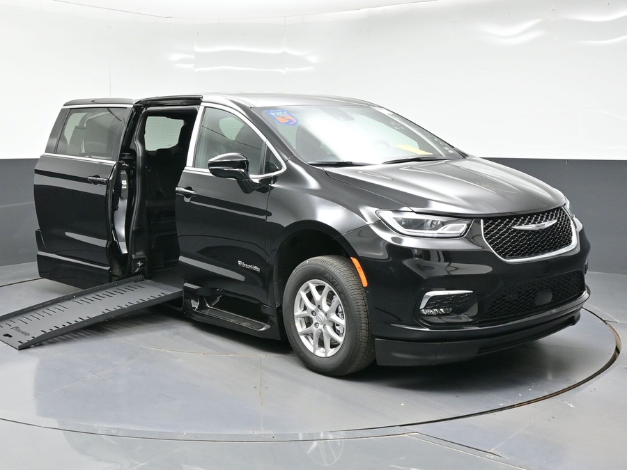 2026 Chrysler Pacifica's photo
