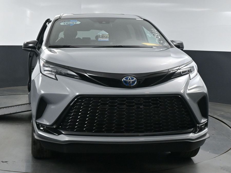 New 2025 Toyota Sienna Hybrid XSE Sport - BraunAbility Side Entry Entry In Floor Automatic Ramp