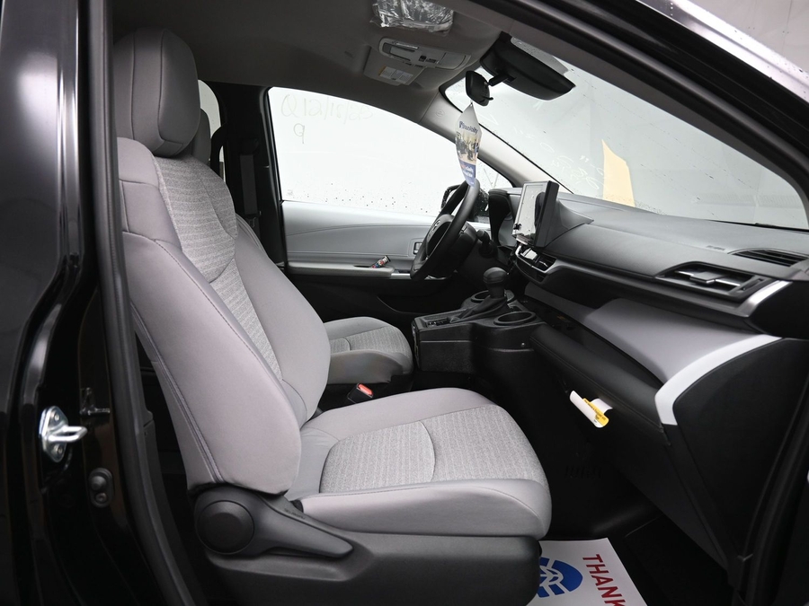 New 2025 Toyota Sienna Hybrid LE - BraunAbility Side Entry Entry Fold Out Automatic Ramp