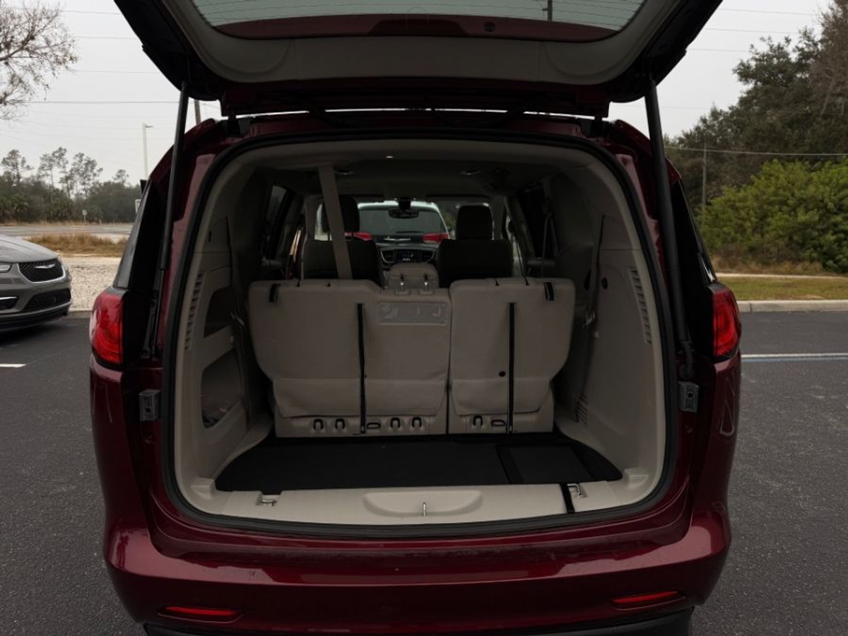 2021 CHRYSLER VOYAGER - Image 1