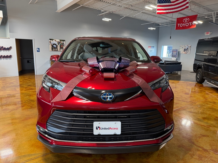 Used 2024 Toyota Sienna Hybrid XLE - BraunAbility Side Entry Entry Fold Out Automatic Ramp