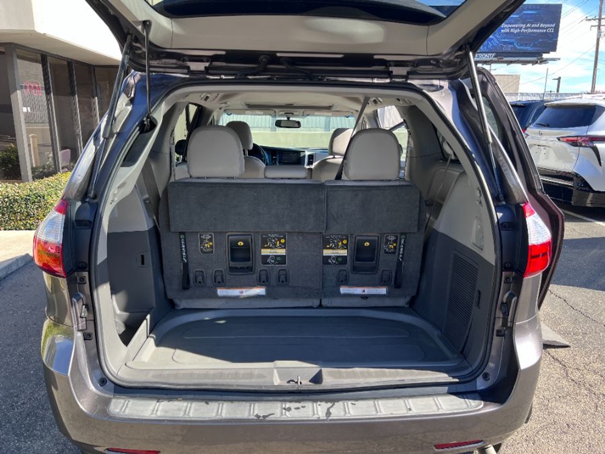 2015 TOYOTA SIENNA - Image 20