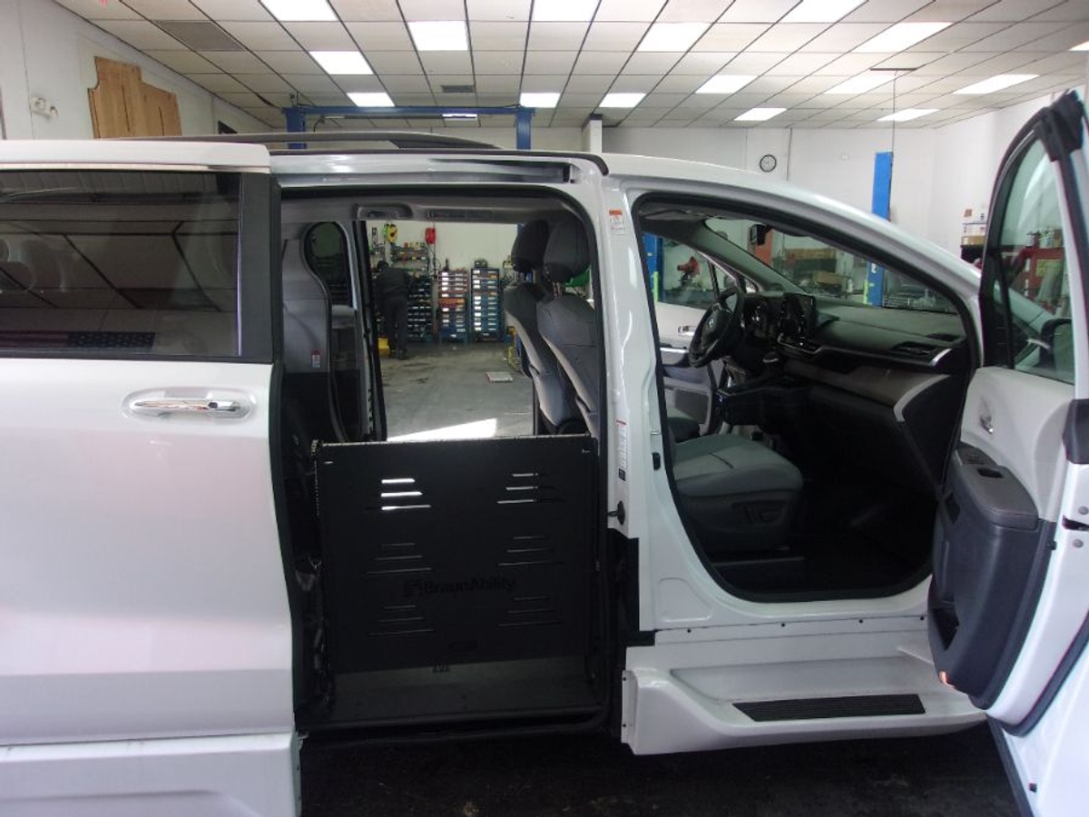 2024 TOYOTA SIENNA - Image 16