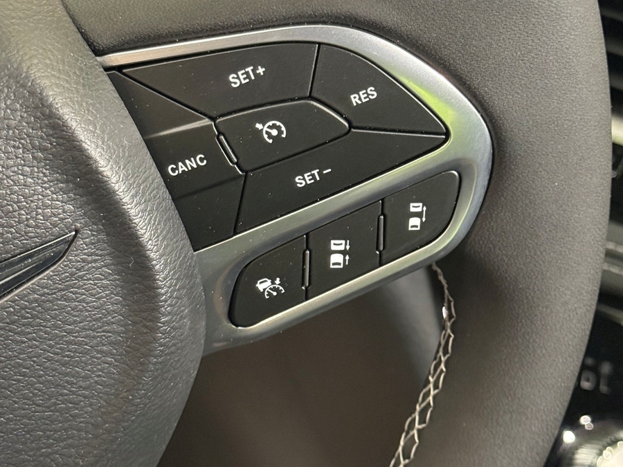 Número de imagen Chrysler Pacifica negro 34