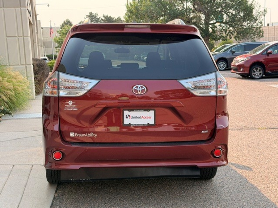 Used 2013 Toyota Sienna SE - BraunAbility Side Entry Fold Out Automatic Ramp