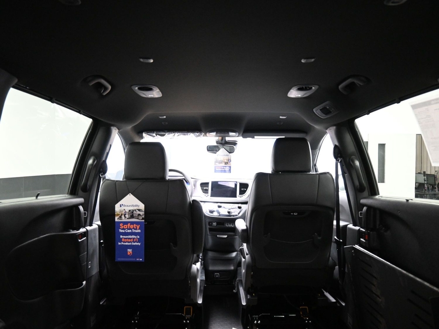 Black Chrysler Pacifica image number 8