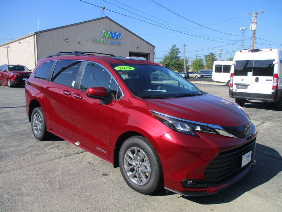 Red Toyota Sienna image number 1