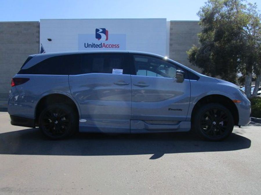 New 2025 Honda Odyssey Sport - BraunAbility Side Entry Entry In Floor Automatic Ramp