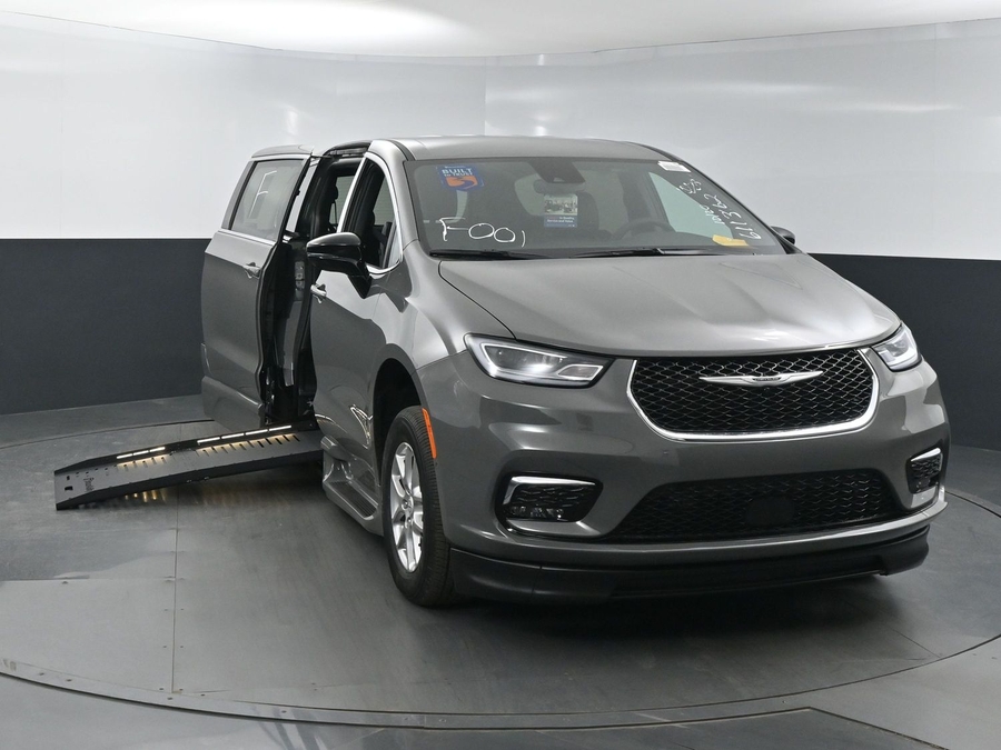 New 2025 Chrysler Pacifica Select Safety - BraunAbility Side Entry Entry Fold Out Automatic Ramp