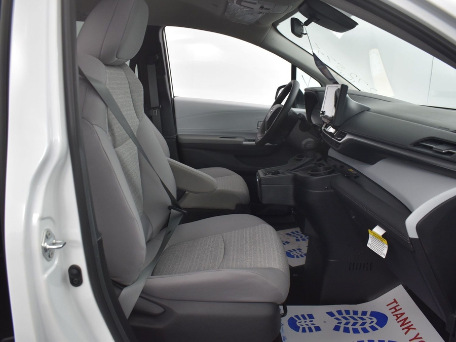 New 2025 Toyota Sienna Hybrid LE - BraunAbility Side Entry Entry Fold Out Automatic Ramp