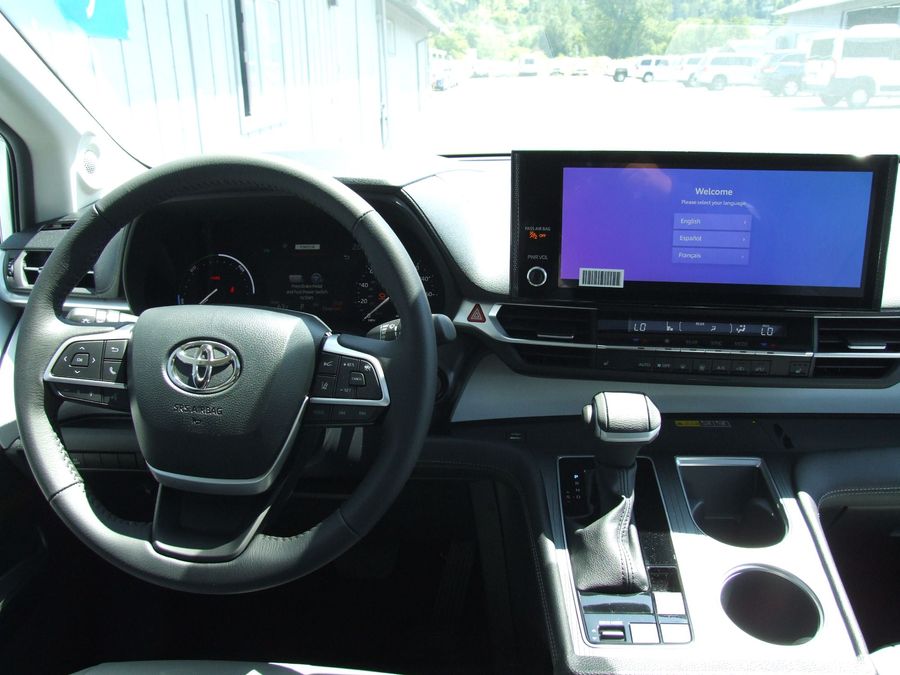 New 2025 Toyota Sienna Hybrid AWS XLE Plus - VMI Side Entry Entry In Floor Automatic Ramp