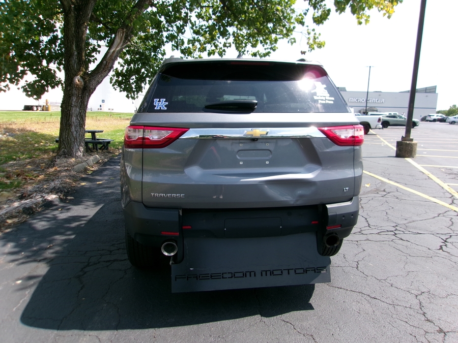  Chevrolet Traverse image number 2