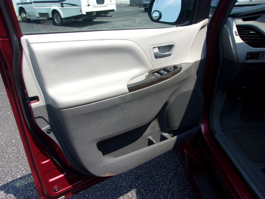 Red Toyota Sienna image number 12