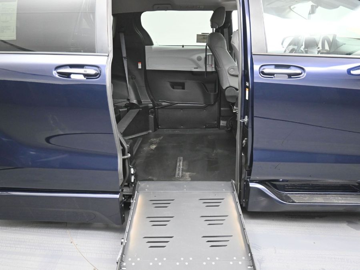 2025 TOYOTA SIENNA - Image 12